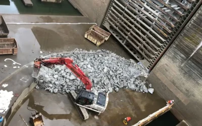 Damaged Lock Closes Columbia River